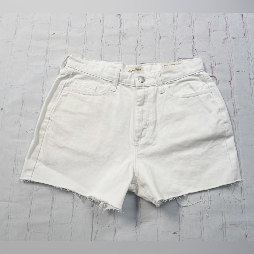 [Universal Thread] NWT white denim cutoff boyfriend shorts womens size 4